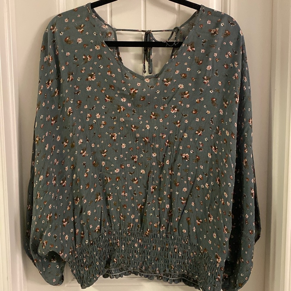 Boutique flowy sage green top XL
